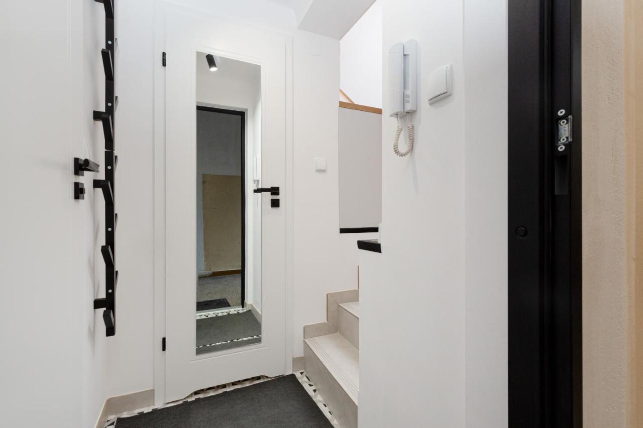 City Center Mezzanine Studio Chmielna By Noclegi Renters Varšava Exteriér fotografie